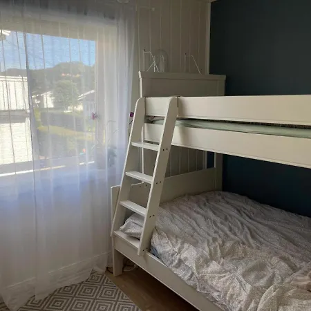 Apartment Hus Med Hage Og Terasse, Ideelt For Familier *