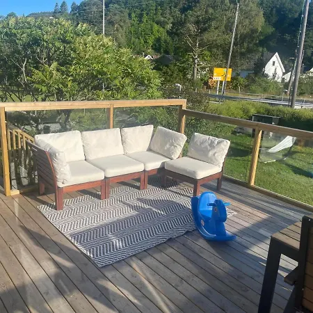 Hus Med Hage Og Terasse, Ideelt For Familier * Lyngdal