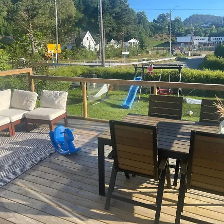 Hus Med Hage Og Terasse, Ideelt For Familier *