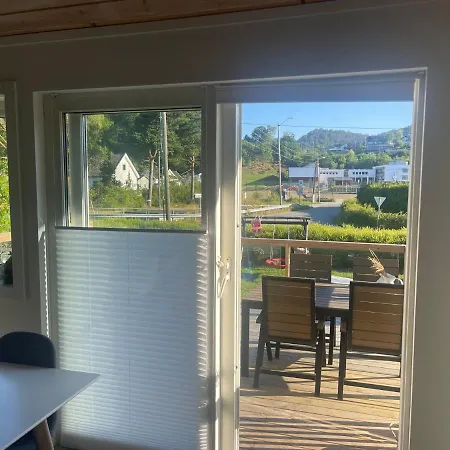 Hus Med Hage Og Terasse, Ideelt For Familier Apartment Lyngdal