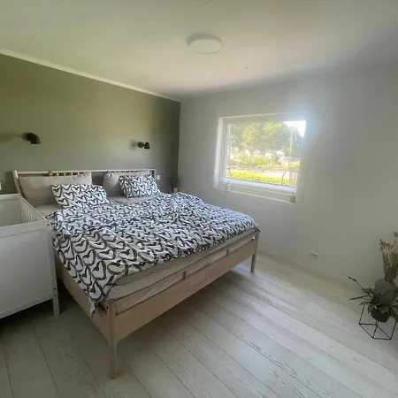 Apartamento Hus Med Hage Og Terasse, Ideelt For Familier Lyngdal