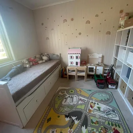 Apartamento Hus Med Hage Og Terasse, Ideelt For Familier Lyngdal